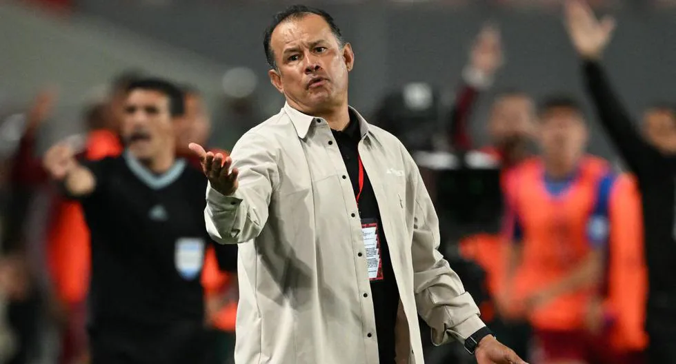 Reynoso en la puerta de salida: Oblitas le comunicó que no seguirá en la Selección Peruana